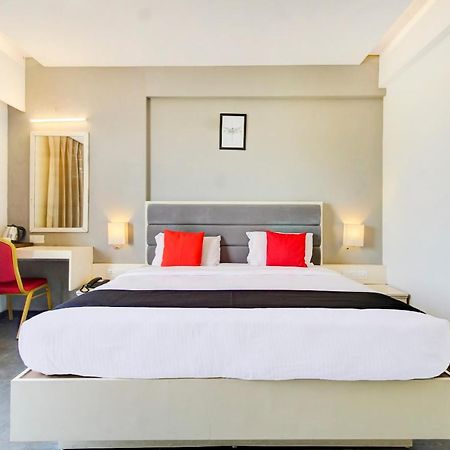 Capital O 77219 Hotel Dwarwata 达尔瓦德 外观 照片