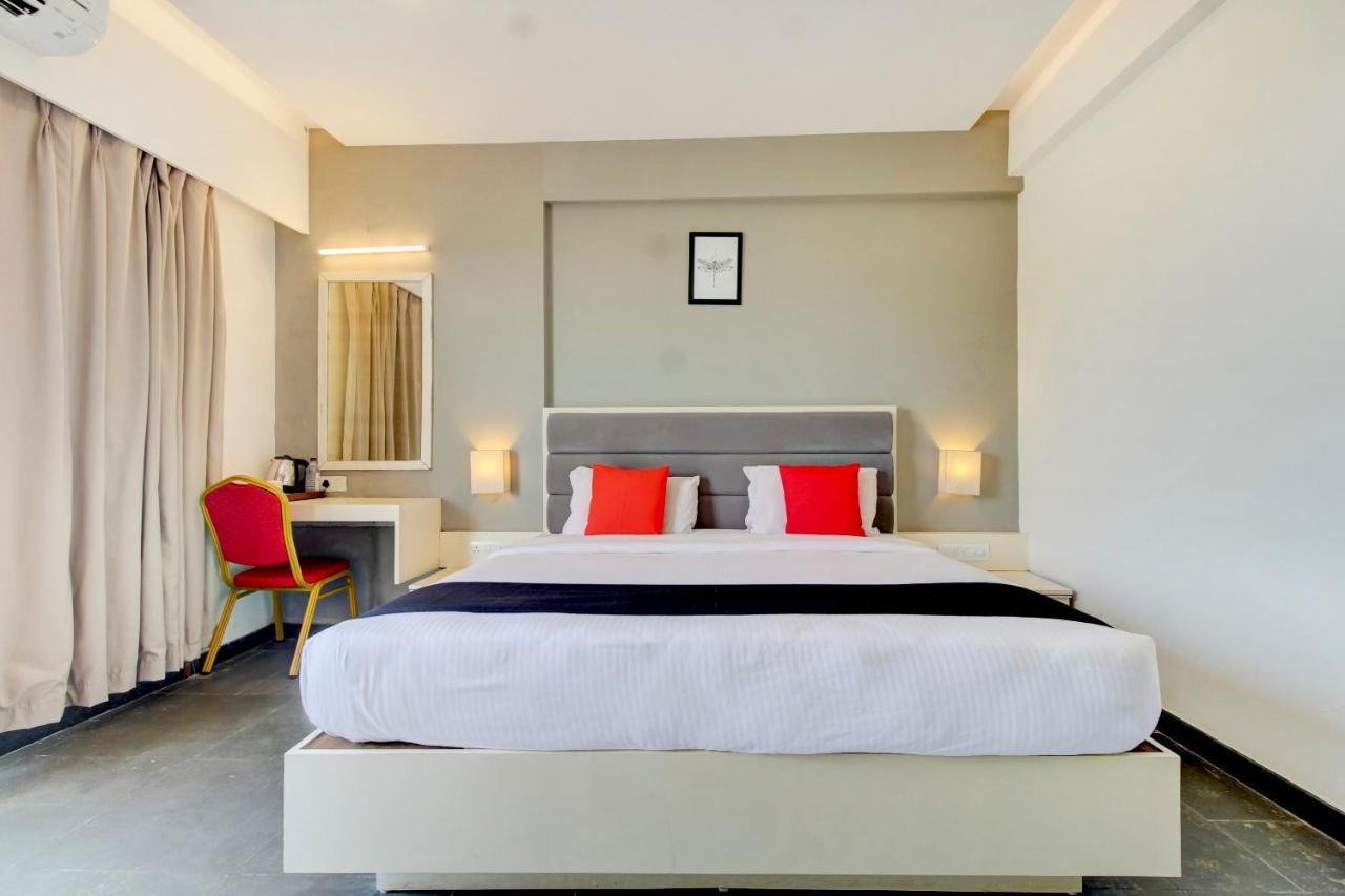 Capital O 77219 Hotel Dwarwata 达尔瓦德 外观 照片