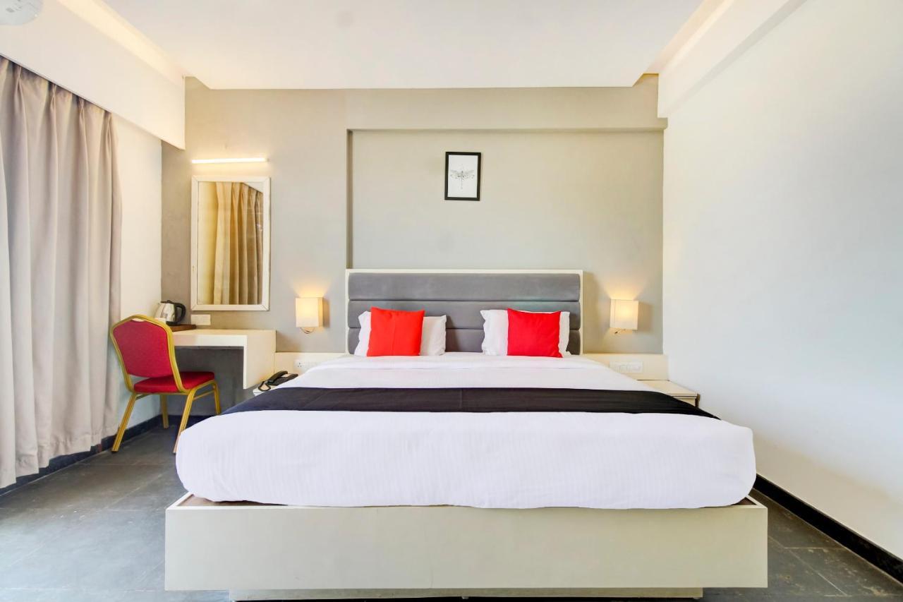 Capital O 77219 Hotel Dwarwata 达尔瓦德 外观 照片