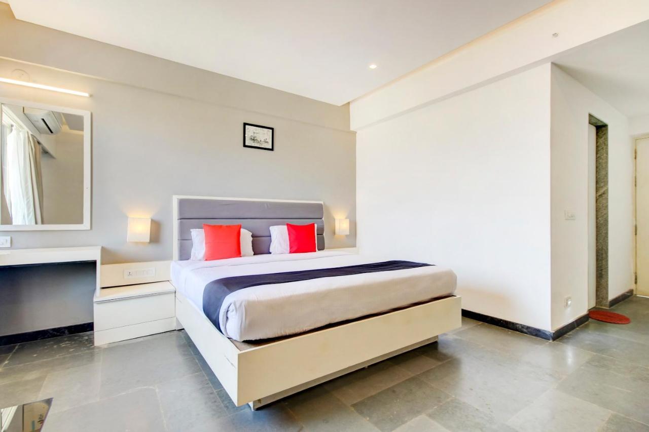 Capital O 77219 Hotel Dwarwata 达尔瓦德 外观 照片