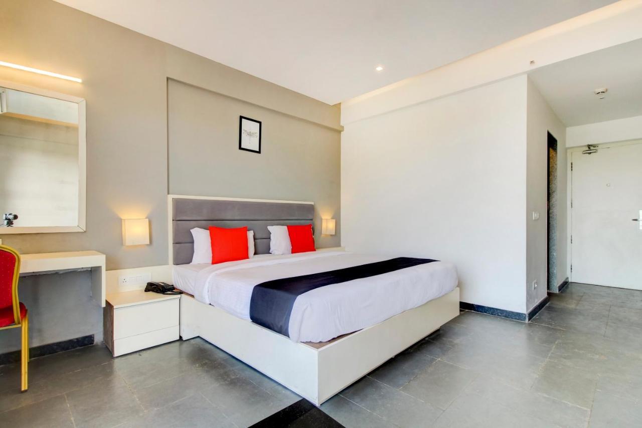 Capital O 77219 Hotel Dwarwata 达尔瓦德 外观 照片