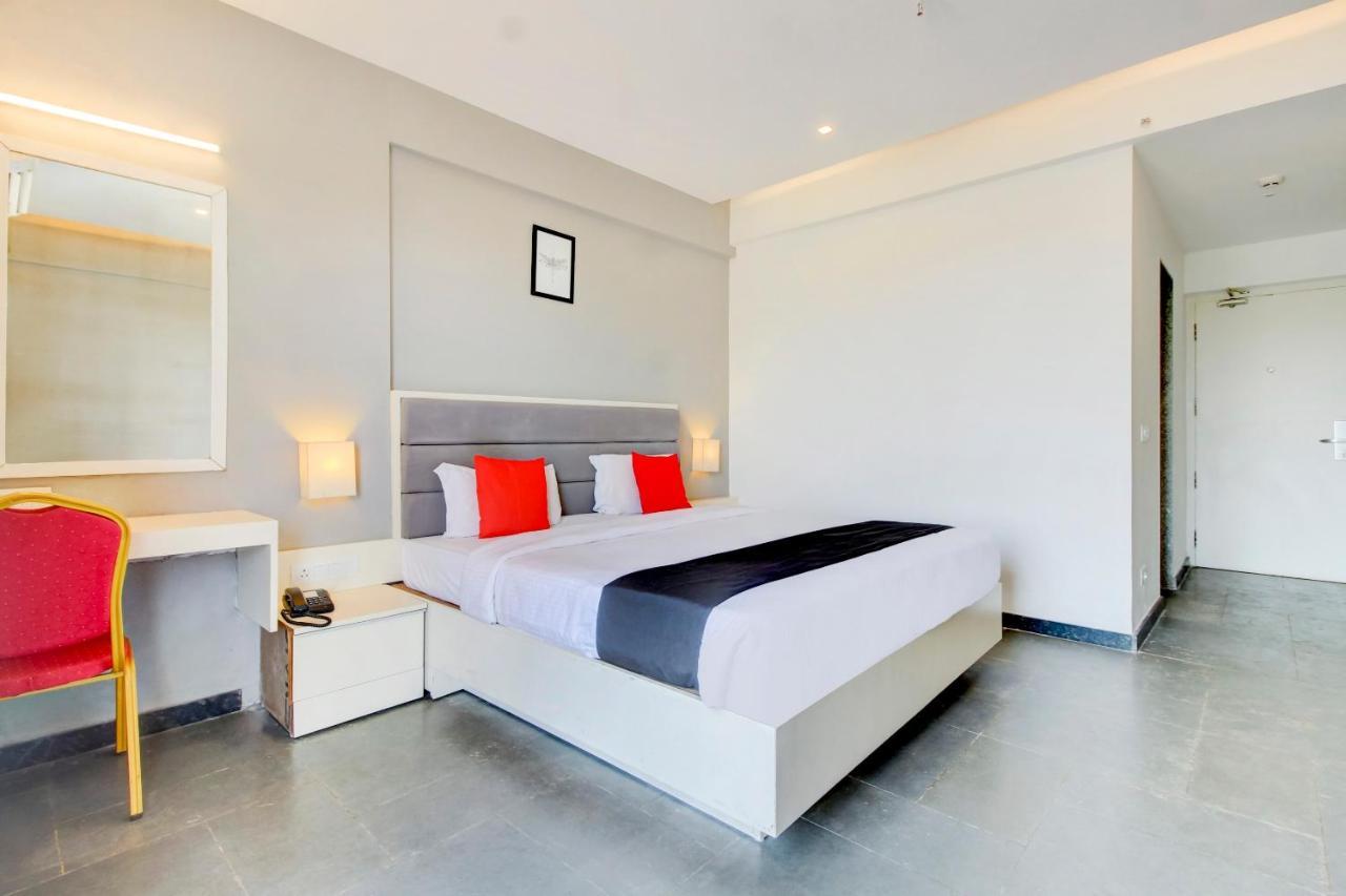 Capital O 77219 Hotel Dwarwata 达尔瓦德 外观 照片