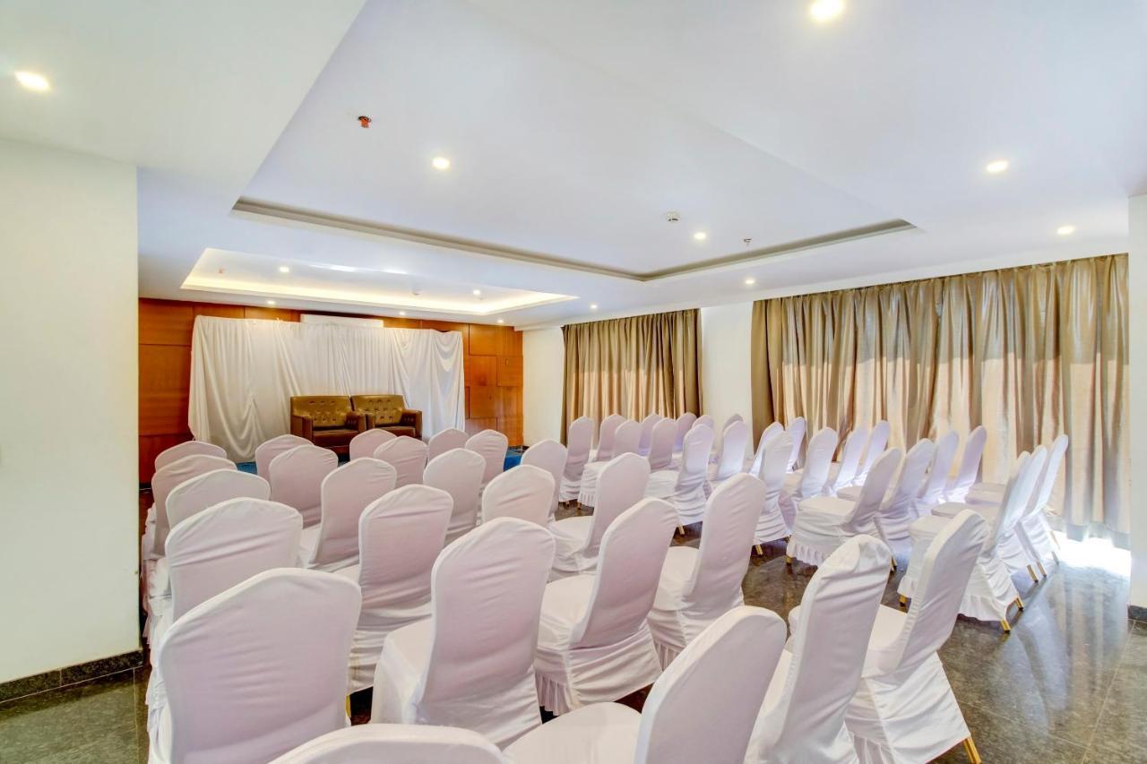 Capital O 77219 Hotel Dwarwata 达尔瓦德 外观 照片