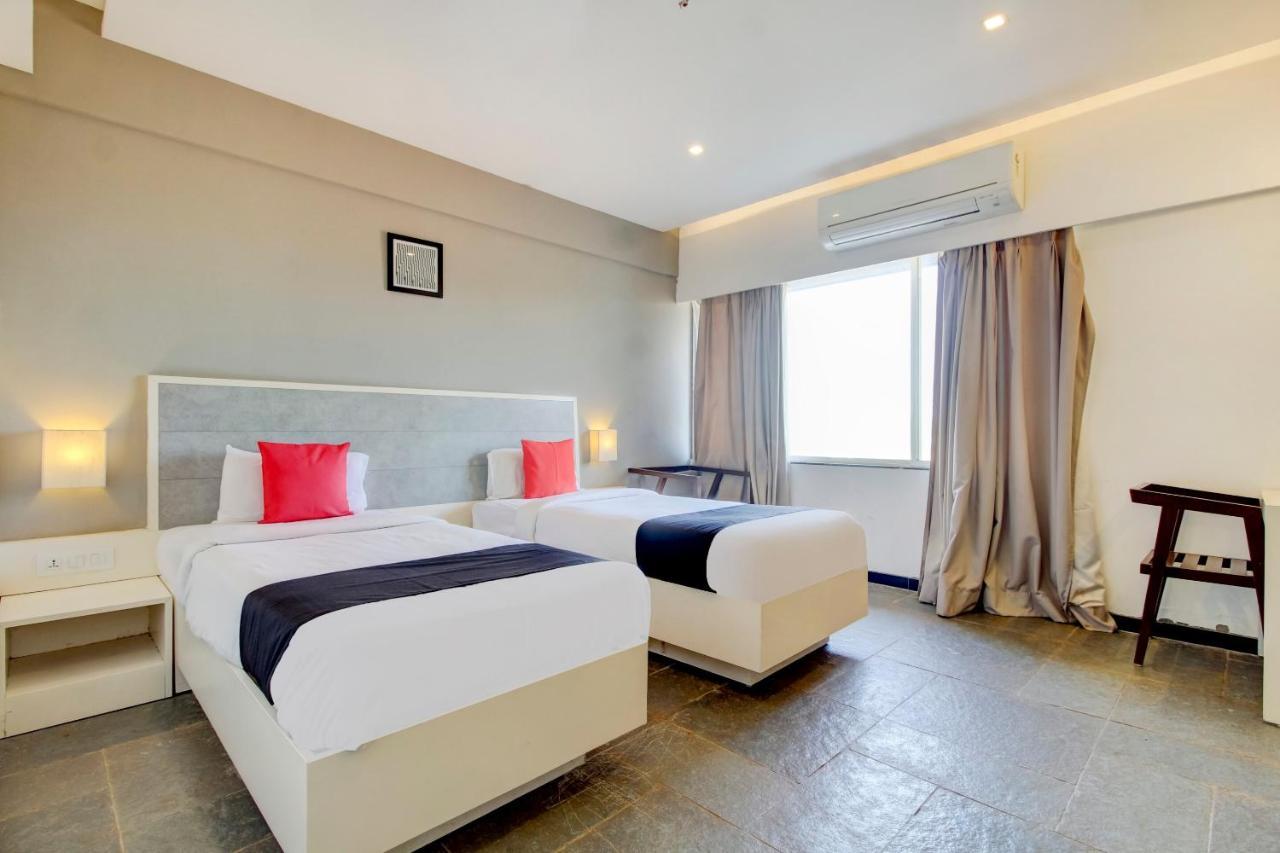 Capital O 77219 Hotel Dwarwata 达尔瓦德 外观 照片